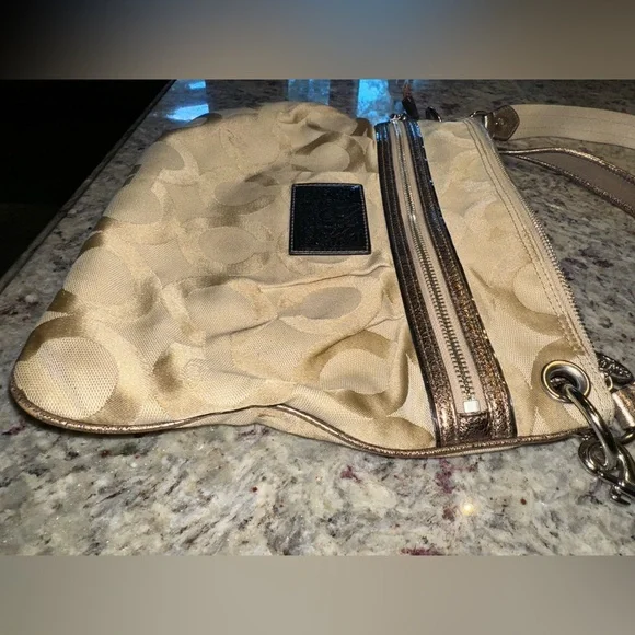 Coach Poppy Crossbody Purse - Picture 4 of 12